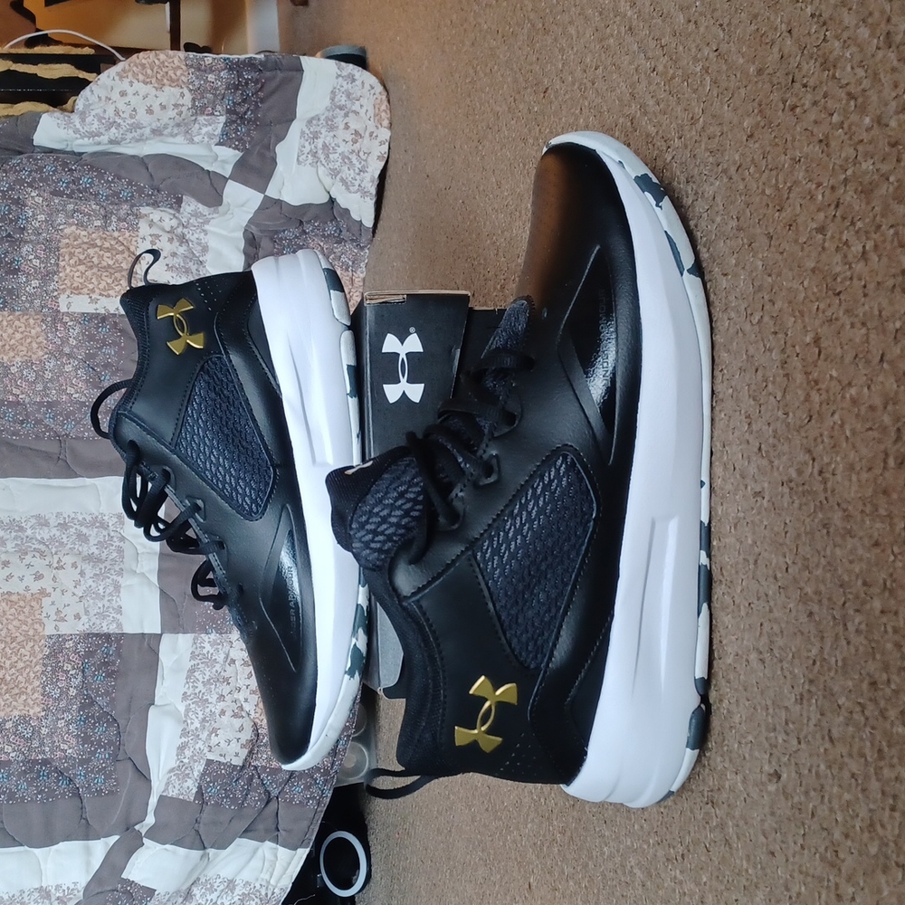 Under Armour Lockdown 5 size 12 (like new!)